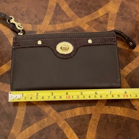 Coach Brown Wristlet Clutch Purse Wallet Authentic Like New - Picture 9 of 11